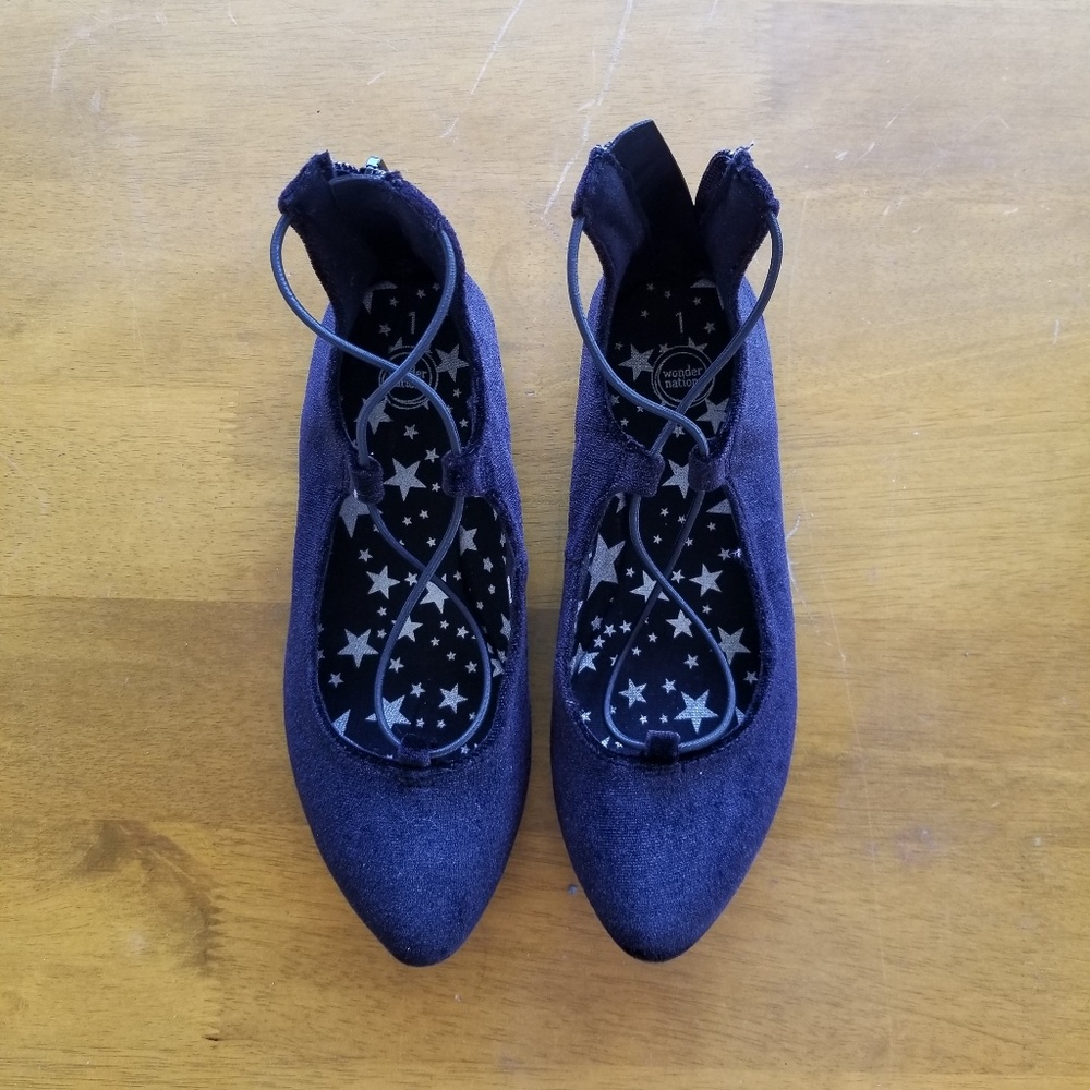 Dress shoes in very good used condition.